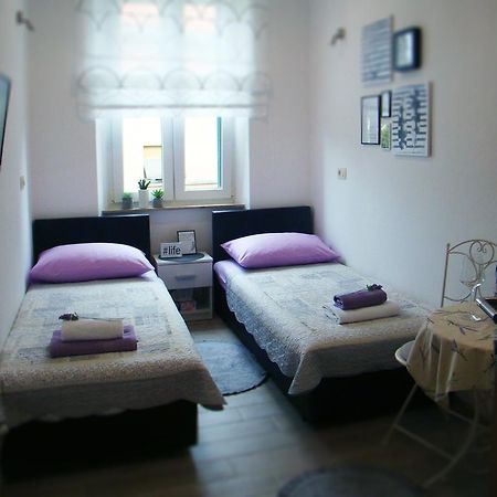 Hoc Loco Split Apartment Bagian luar foto