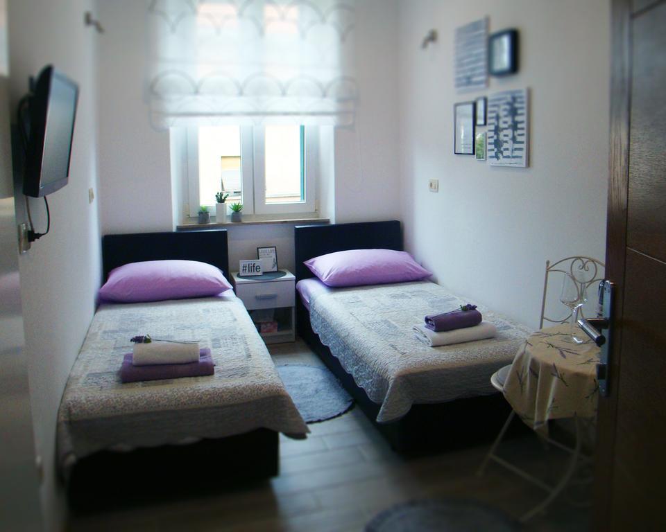 Hoc Loco Split Apartment Bagian luar foto